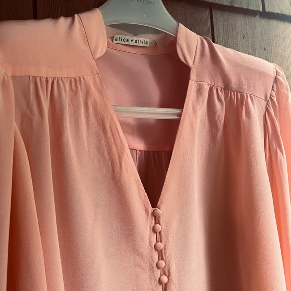 Alice + Olivia Serena Long Balloon Sleeve 💯 Silk Apricot Blouse Size L - Picture 9 of 16